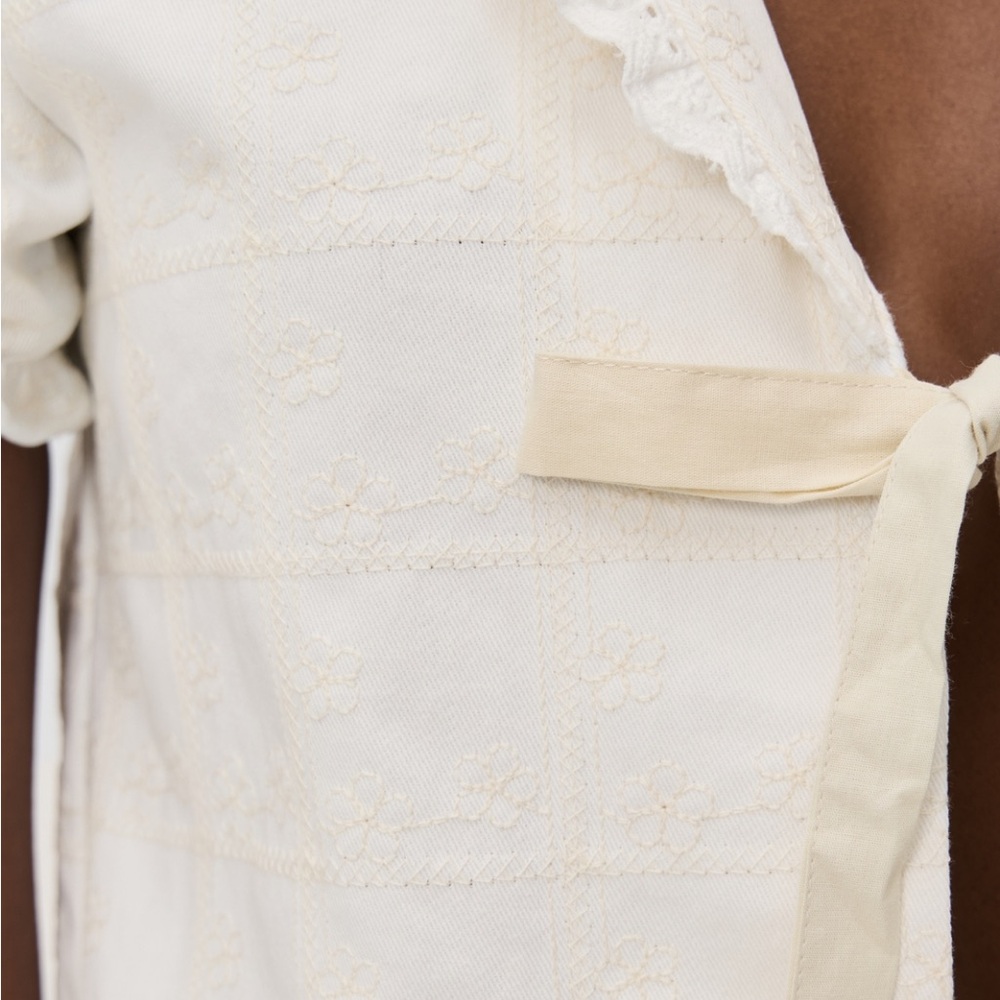 Elegant Cream Tie-Front Blouse - Picture 5 of 9